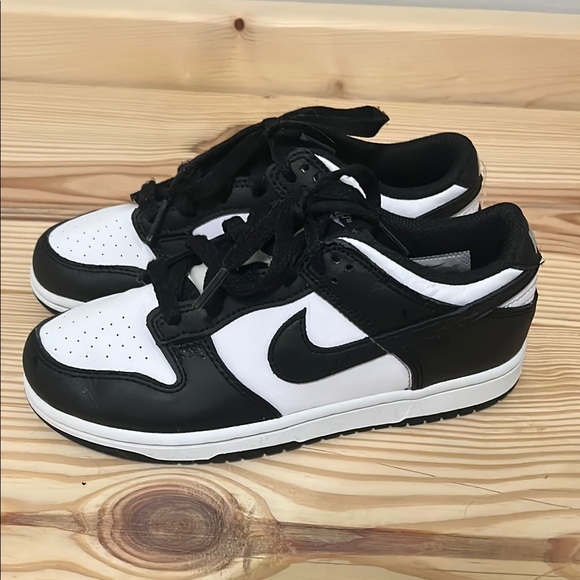 Nike 2.5Y kids panda dunks - Picture 3 of 6